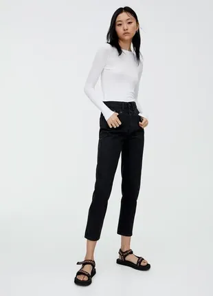 Классные черные джинсы с кокеткой mom pull&bear, размер 36.8 фото