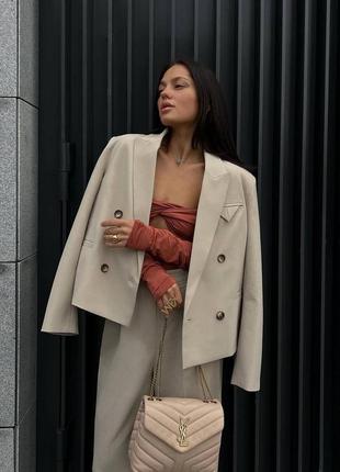 Невероятный классический костюм