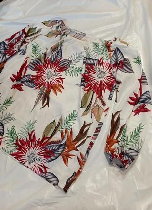 Летняя яркая блузка с цветами.3 фото