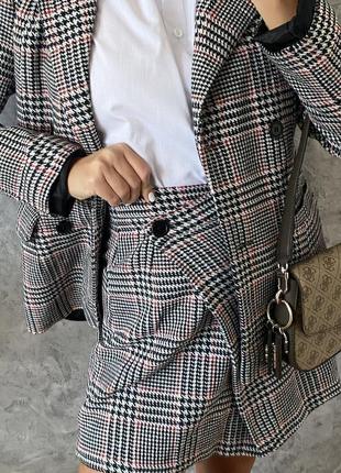 Женский костюм с юбкой пиджак в клетку украинского бренда5 фото