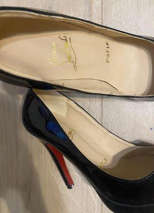 Лубутени туфлі louboutin