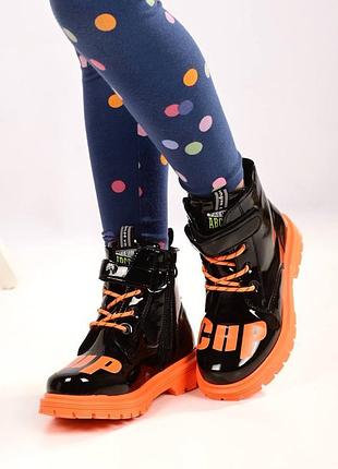 Демисезонные детские ботинки черные на флисе