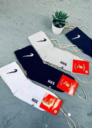 Високі оригінальні носки.