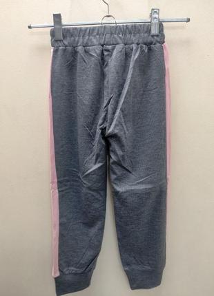 Спортивные штаны девчачьи,серые с розовым,на манжете, тонкие.
і-5391.ціна-320грн
размеры:65;75;80.2 фото