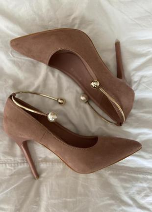 Розовые шпильки с жемчугом