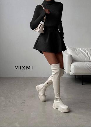 Стильный деловой женский костюм шорты шерстяные и гольф в рубчик