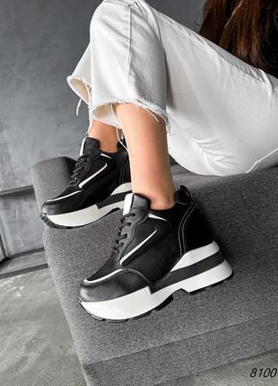 Кроссовки на высокой подошве