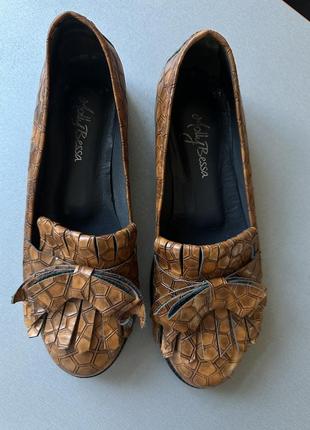 Лофєри шкіряні