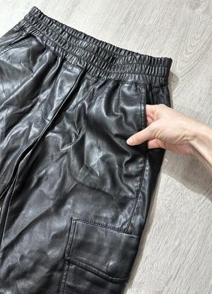 Шкіряні штани з кишенями чорні zara6 фото