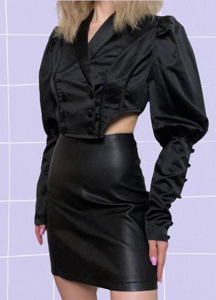 Черный короткий корсетный сатиновый пиджак (блуза)