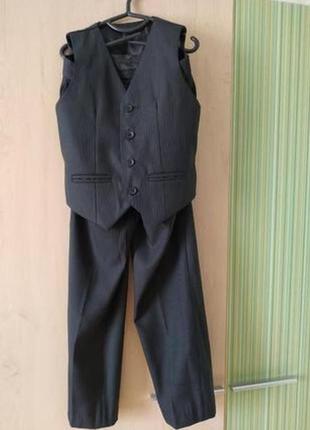 Школьный костюм тройка брюки пиджак жилетка  на мальчика 9 лет3 фото