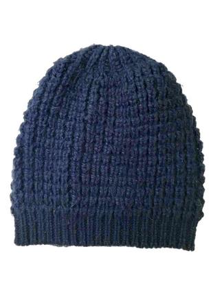 Теплая темно-синяя вязанная шапка2 фото