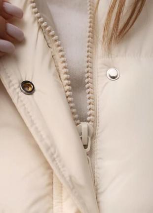 Стильная удлиненная куртка с поясом молочная женская куртка на весну светлая женская куртка стеганная демисезонная женская куртка светло бежевая4 фото