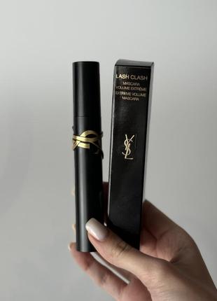 Чорна стійка подовжуюча туш для обʼєму вій ysl yves saint laurent lash clash1 фото