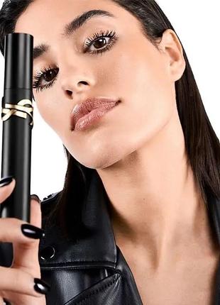 Чорна стійка подовжуюча туш для обʼєму вій ysl saint laurent silver charm necklace lash clash2 фото