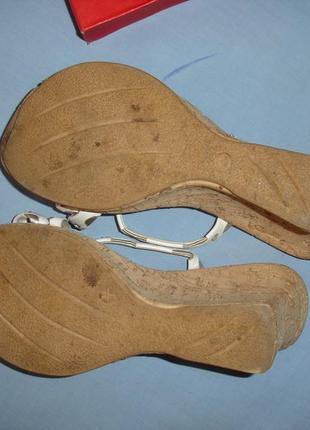 Жіночі шльопанці на танкетці розмір 35-36 каблук білі літнє взуття босоніжки, шльопанці9 фото