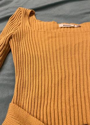 Дуже гарний светр з квадратним вирізом2 фото