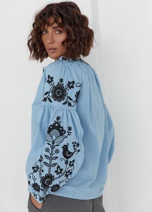 Жіноча якісна блакитна українська вишиванка, вишита сорочка блуза в квіти, блузка