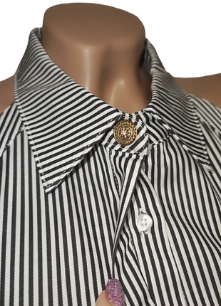 Стильная женская рубашка guess в полоску с открытыми плечами7 фото