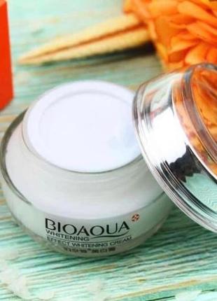 Увлажняющий отбеливающий крем для лица с экстрактом клюквы bioaqua effect whitening cream
