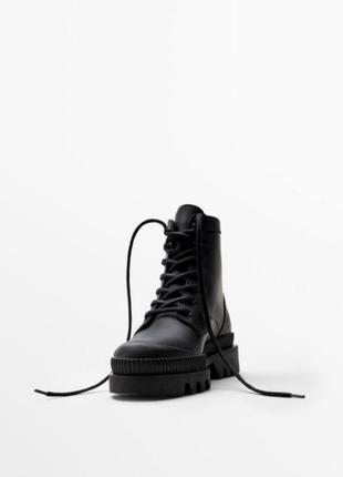 Новые кожаные ботинки massimo dutti
rubberised leather water ankle boots1 фото