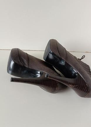 Р 5 / 36-37 24,5 см коричневые кожаные ботильоны туфли на высоком каблуке и платформе zara5 фото