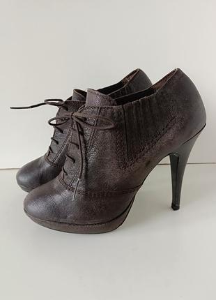 Р 5 / 36-37 24,5 см коричневые кожаные ботильоны туфли на высоком каблуке и платформе zara