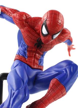 Фигурка человек паук на подставке. фигурка из комиксов spider man 19 см. игрушка спайдер мэн в коробке4 фото