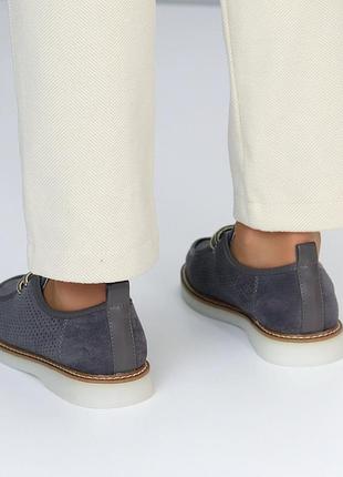 Туфли - мокасины цвета графит на шнуровке с сквозной перфорацией7 фото