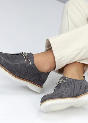 Туфли - мокасины цвета графит на шнуровке с сквозной перфорацией6 фото