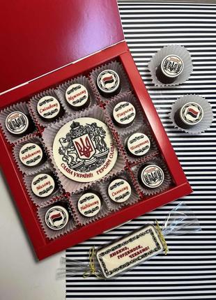 Шоколадный набор из медали + 12 конфет с украинской символикой.