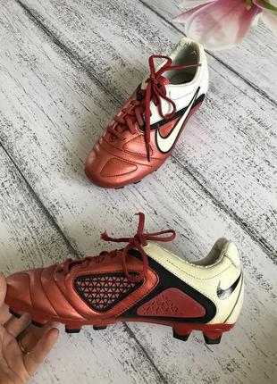 Крутые кроссовки для футбола  кеды nike размер 36{22,5-23см}