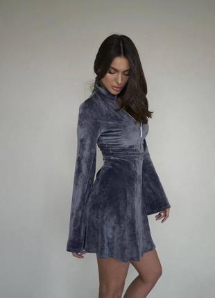 Трендовое велюровое платье с молнией10 фото