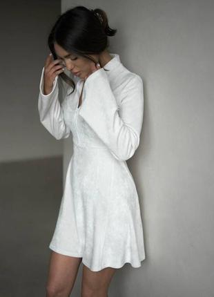 Трендовое велюровое платье с молнией4 фото