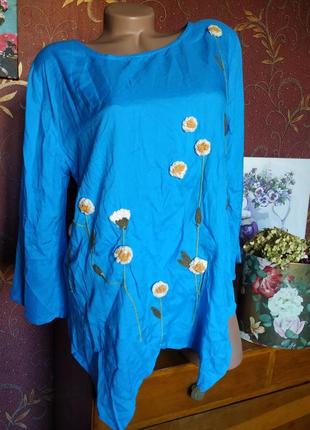 Голубая асимметричная блуза с цветочной вышивкой от jovie1 фото