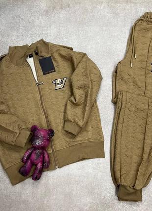 Жіночий костюм beige vuitton