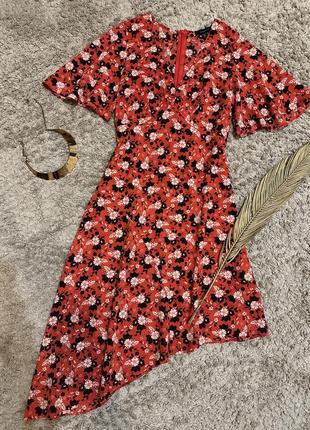 Платье миди с цветочным принтом цветочное красное платье с вырезом7 фото