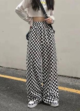 Унисекс стильные трендовые нефорские брюки шахматы в черно-белой клетке3 фото