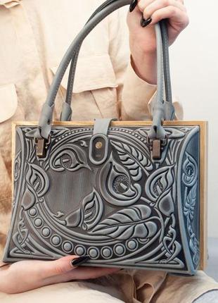 Авторская кожаная сумка ручной работы с тиснением серая | деловая кожаная сумка женская, саквояж6 фото