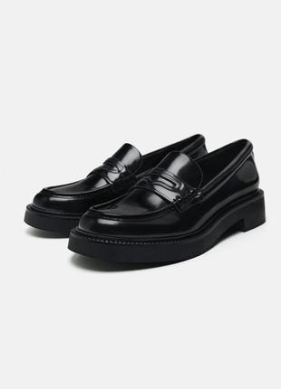 Лаковані лофери zara