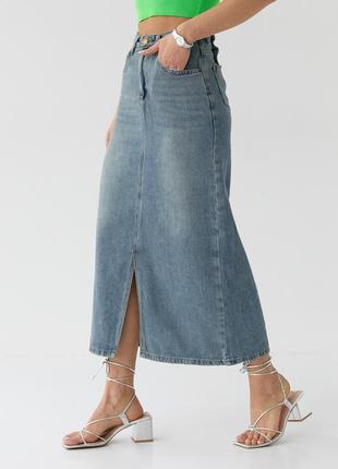 Джинсовая юбка с разрезом в винтажном стиле