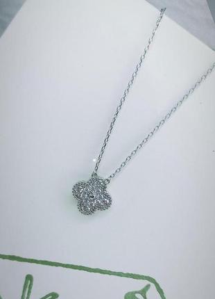 Цепочка серебристого цвета полностью в камнях из стали