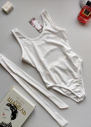 Белое боди с вырезом на спинке boohoo