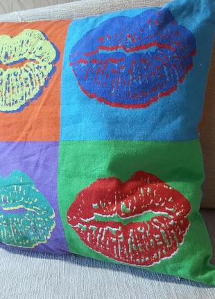 Декоративная подушка, губы в стиле поп-арт4 фото
