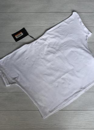 Белая базовая футболка с коротким рукавом6 фото