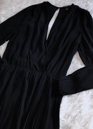 Черное платье mango с плиссированным низом