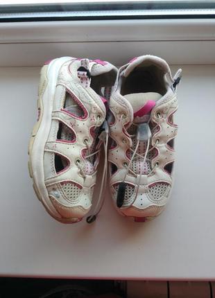 Открытые кроссовки для девочки salomon