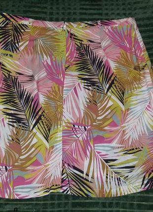 Легкая юбка с тропичным принтом.2 фото