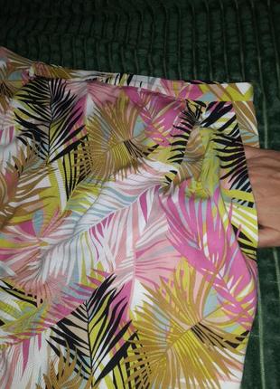 Легкая юбка с тропичным принтом.5 фото