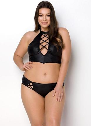 Комплект из эко-кожи nancy bikini black 6xl/7xl - passion, бра и трусики с имитацией шнуровки feromon1 фото